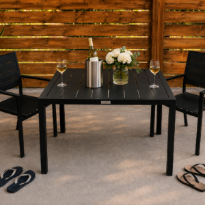 TABLE À DINER 27''X 38'' (CADRE EN ALUMINIUM) + 2 CHAISES BAYVIEW NOIRES